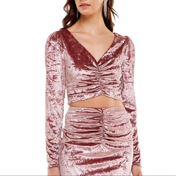 NWT Wayf X Emma Rose Samantha Ruched Long Sleeve Velvet Crop Top Fall Velour - Picture 2 of 8